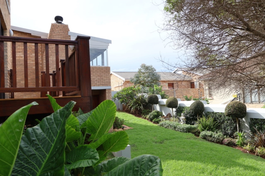 4 Bedroom Property for Sale in Wavecrest Eastern Cape